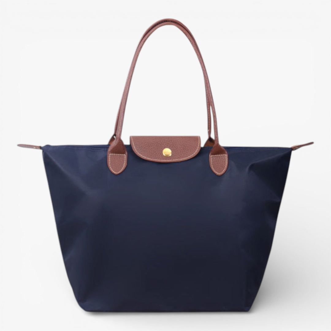 Fashionable women's luxury shoulder bag, a stylish tote with a secure zipper closure.