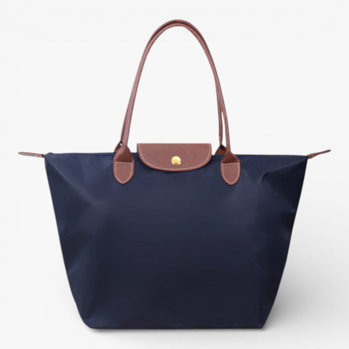 Fashionable women's luxury shoulder bag, a stylish tote with a secure zipper closure.