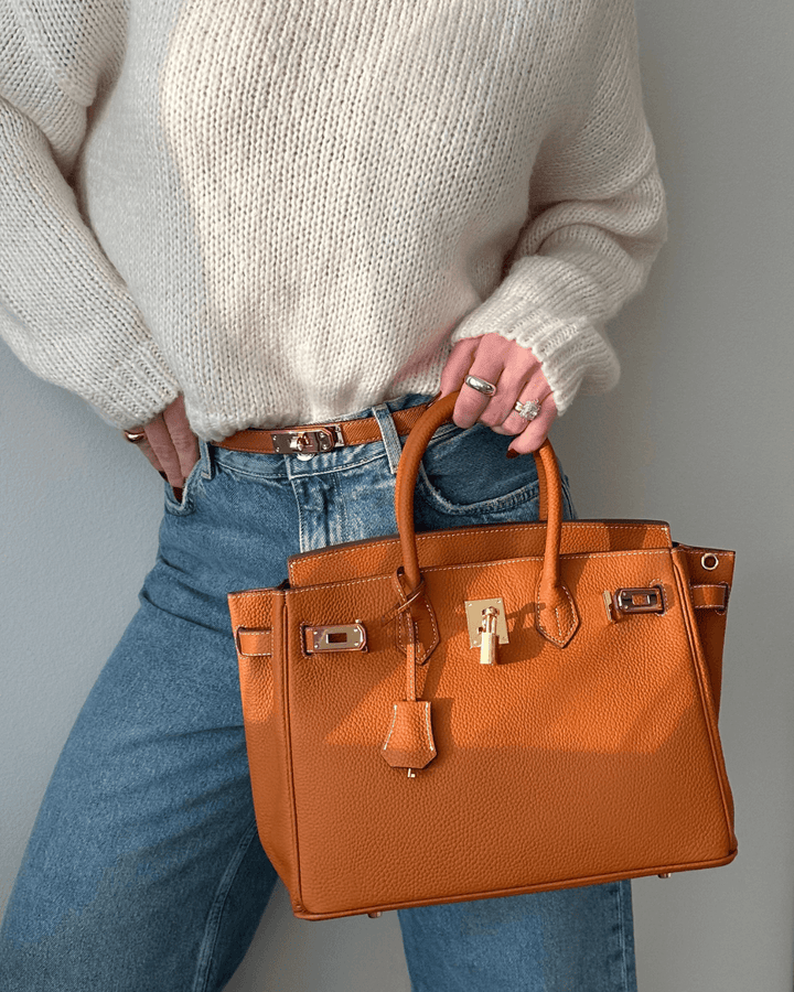 Stylish Mathilde women's oversized handbag, a versatile travel bag and work tote with ample space.