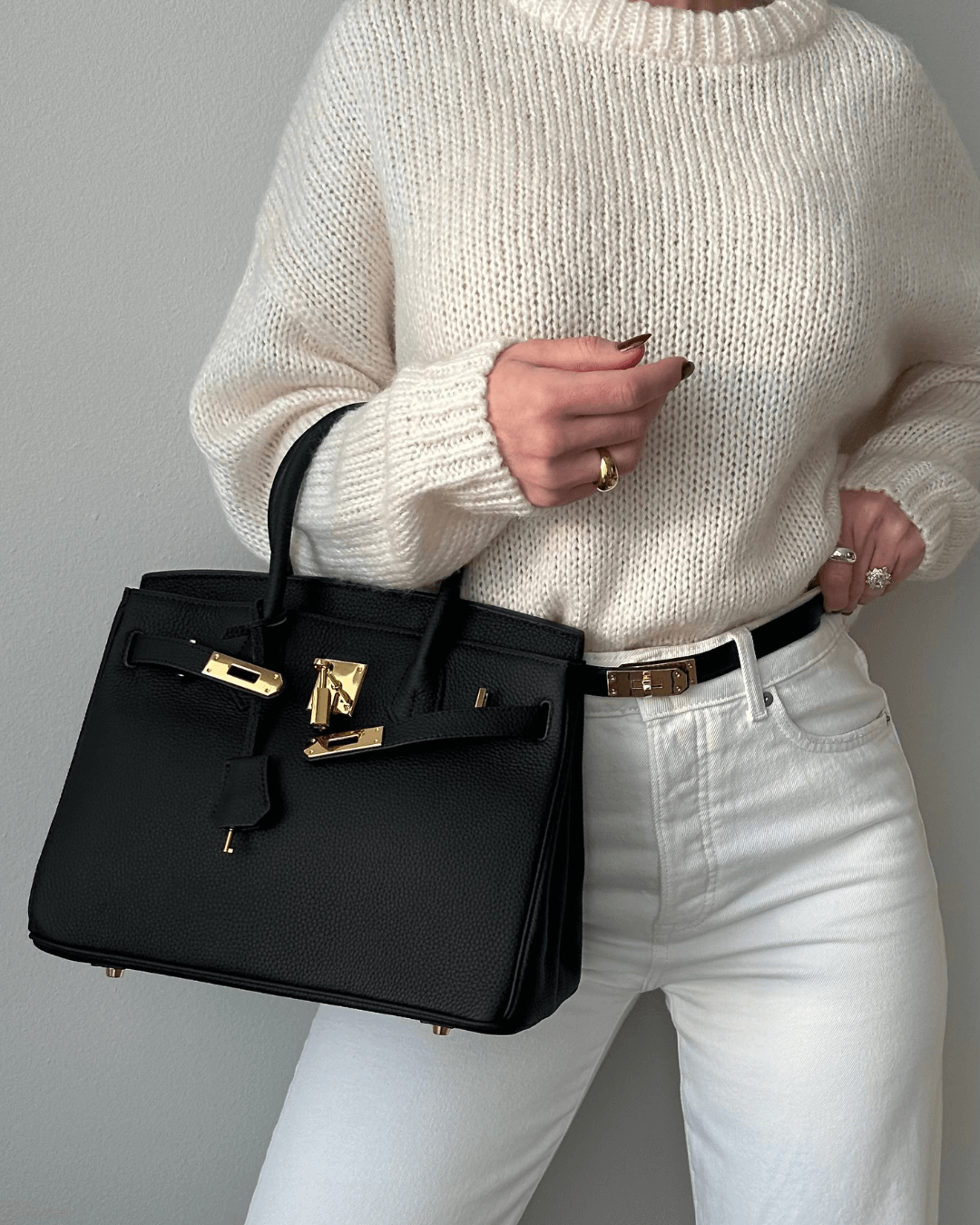 Versatile Mathilde oversized tote bag for women, a large capacity travel and work bag.