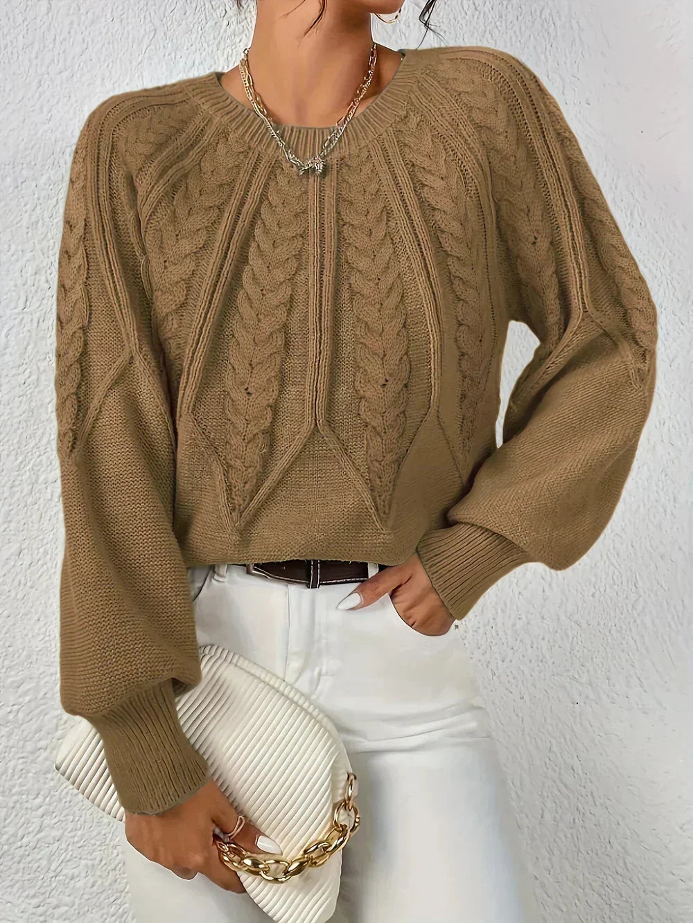 Elegant women's modern cable knit sweater. Crew neck, long voluminous sleeves, ideal for a chic and cozy look.