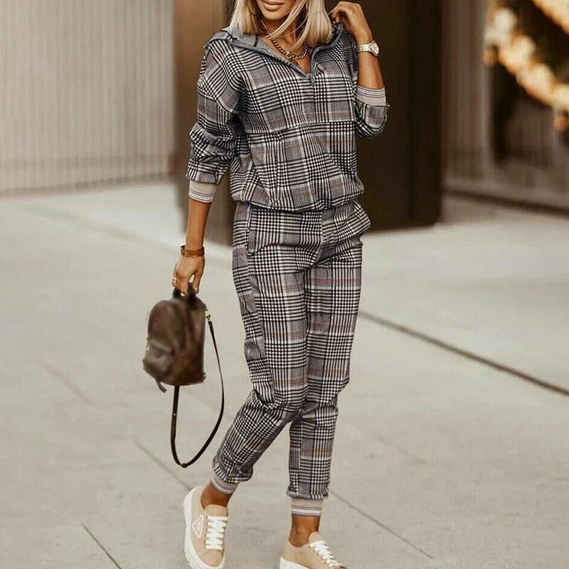 Effortless women's casual tracksuit: a comfortable zipper top and matching pants. Modern loungewear style.