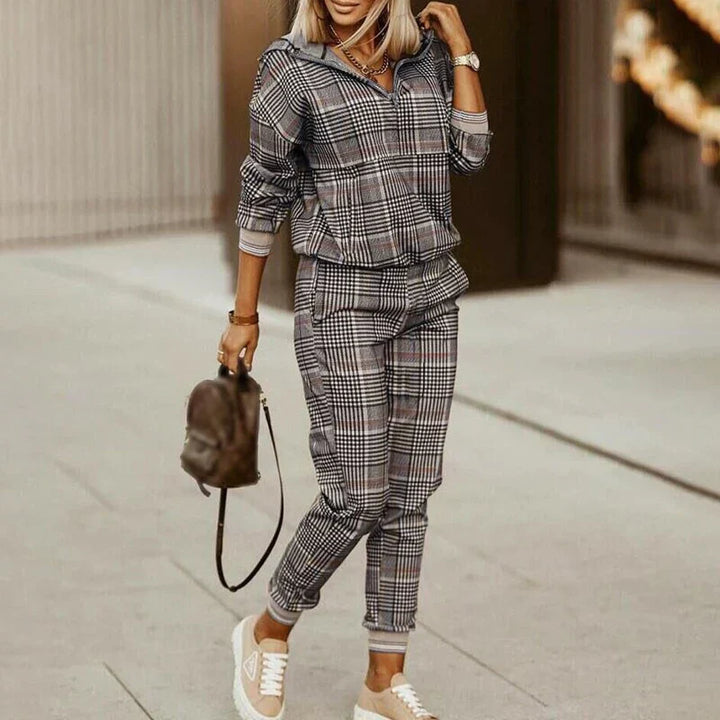 Effortless women's casual tracksuit: a comfortable zipper top and matching pants. Modern loungewear style.