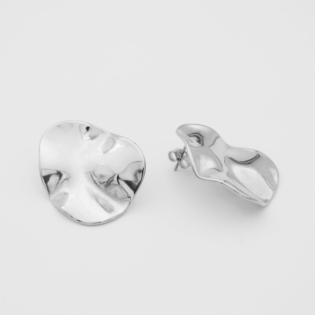 Stylish modern geometric stud earrings for women, perfect everyday gold plated jewelry.