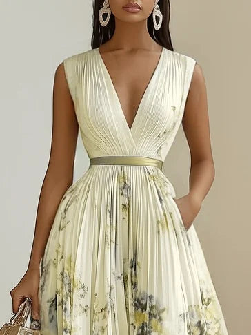 Women's Molly maxi dress, elegant V-neck and sleeveless design, ideal for summer.