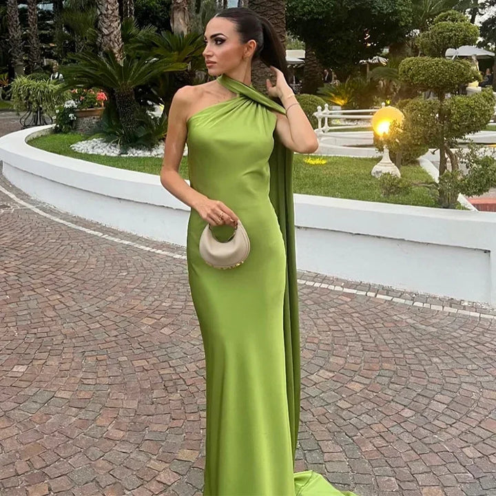 Draped one-shoulder maxi dress for women, backless, an elegant party dress.