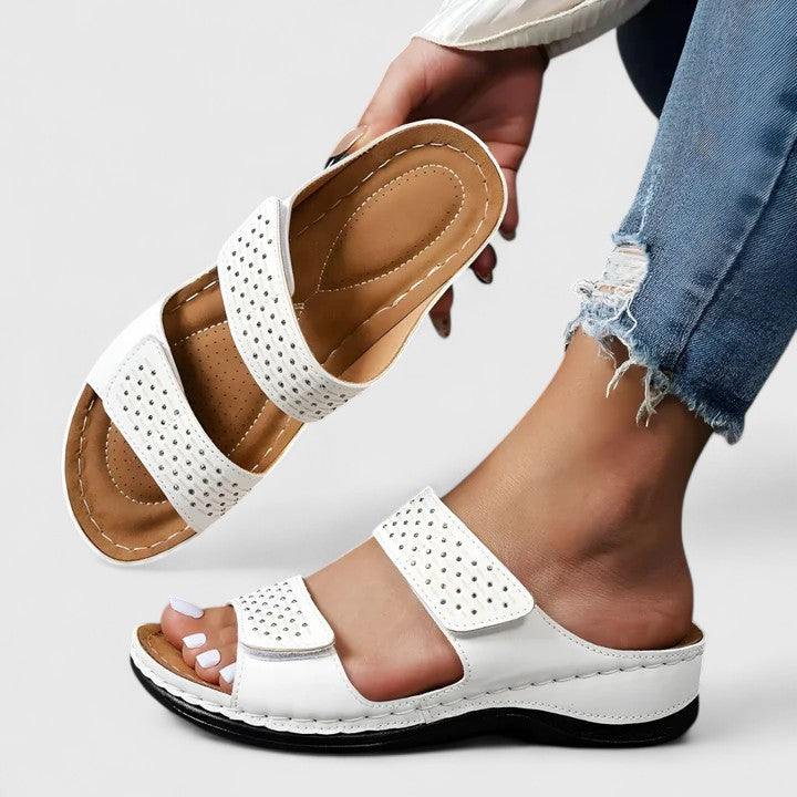 Women's sandals with superior arch support, designed for orthopaedic comfort & walking.