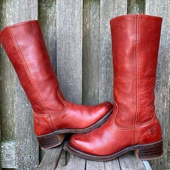 Stylish women's orthopaedic boots, offering comfort, support, and a retro casual chic design for daily wear.