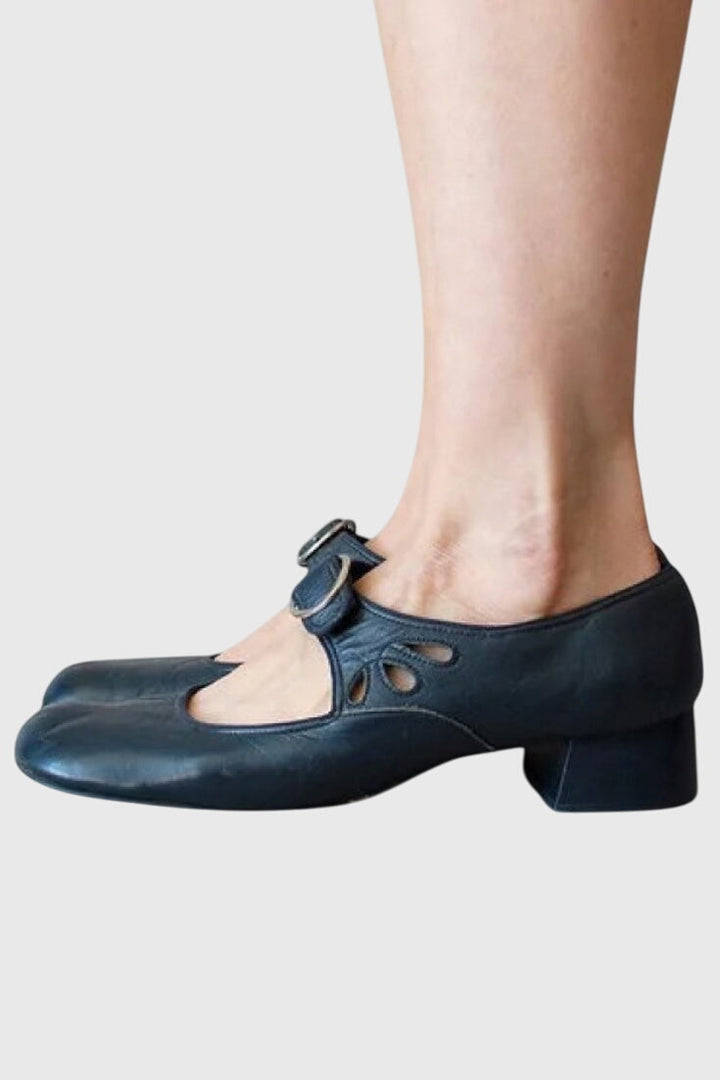 Comfortable women's sandals with adjustable straps, great for summer, casual wear & walking.