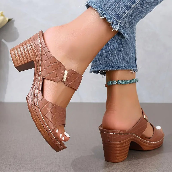 Dressy orthopaedic sandals: women's block heel with arch support for comfortable wear.