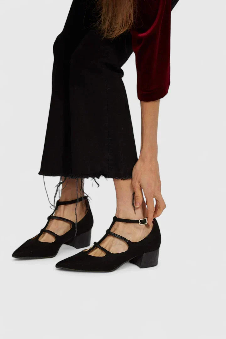 Stylish women's orthopaedic heels featuring ergonomic design for all-day comfort and elegant footwear appeal.