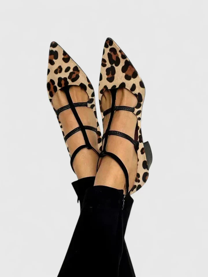 Fashionable women's orthopaedic heels, expertly crafted to deliver both contemporary style and orthopaedic benefits.