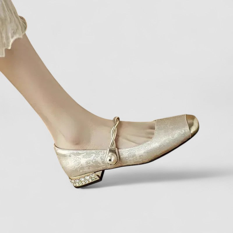 Chic orthopaedic Mary Jane shoes for women, blending vintage-inspired design with modern supportive comfort.