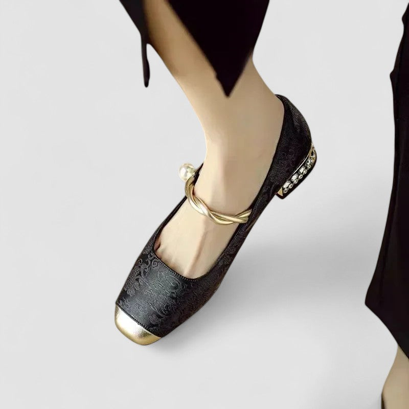 Stylish women's orthopaedic Mary Jane shoes with a sturdy block heel and comfortable strap.