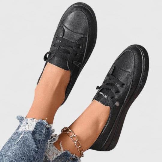 Supportive women's orthopaedic sneakers, lightweight and cushioned for casual walking and comfort.