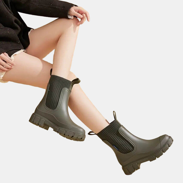 Durable women's winter boots, waterproof & non-slip, providing orthopaedic support & all-day comfort.