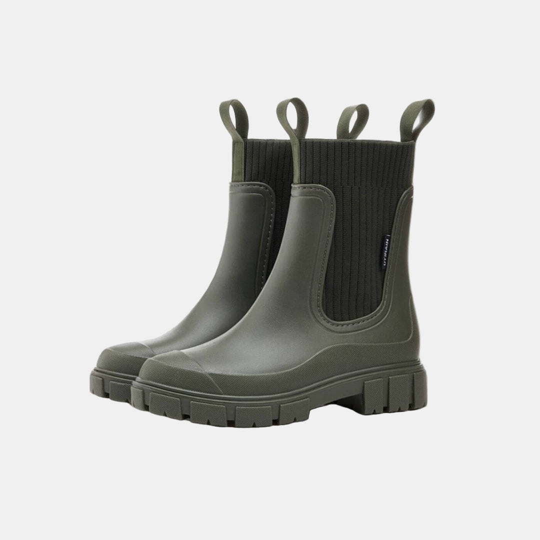 Elegant women's comfort boots with orthopaedic support, perfect for stylish autumn & winter outings.