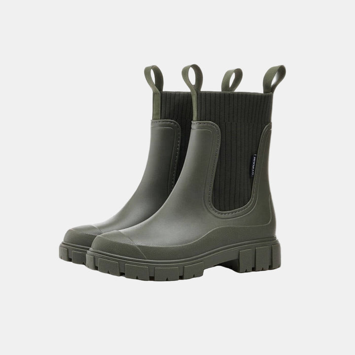 Elegant women's comfort boots with orthopaedic support, perfect for stylish autumn & winter outings.