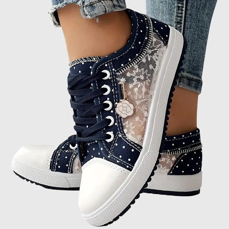 Close-up: Orthopaedic sole of women's trainers, showcasing arch support and comfort technology.