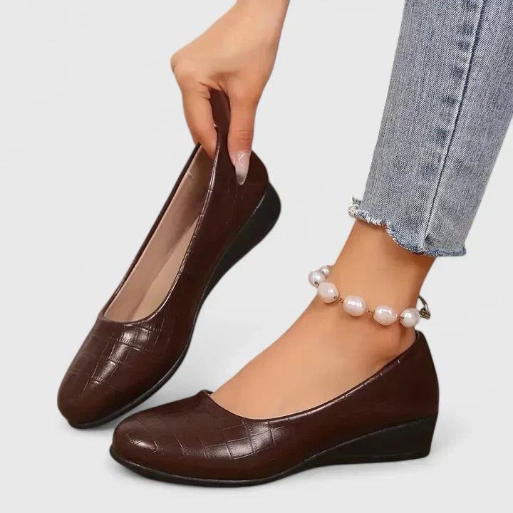 Women's orthopaedic walking shoes for ultimate pain relief & comfort with arch support.
