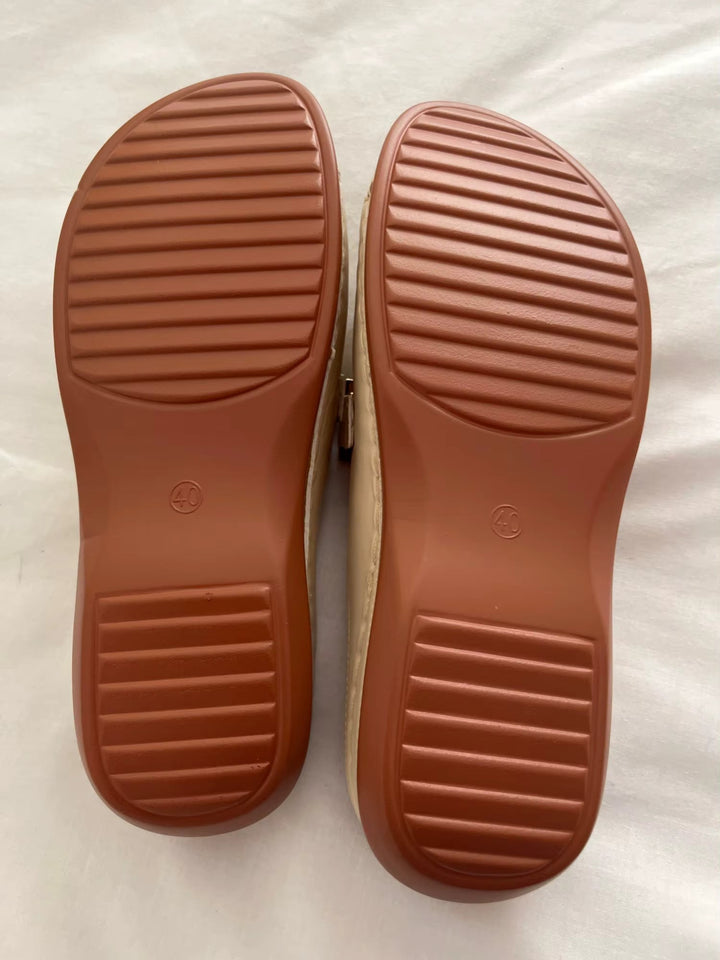 Summer-ready women's wedge sandals with orthopaedic design for foot health & comfortable style.