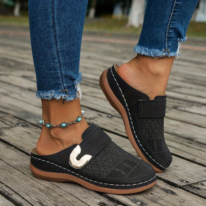 Women's arch support slippers, offering foot relief & orthopedic comfort. Cushioned design with a non-slip sole.