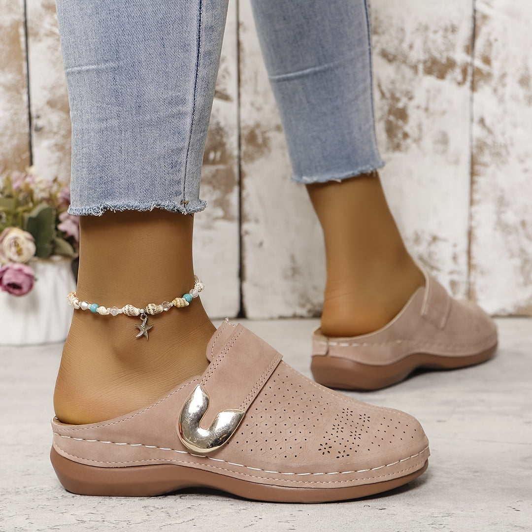 Front view: Women's orthopedic slippers with generous arch support & non-slip outsole. Ideal for daily indoor comfort.
