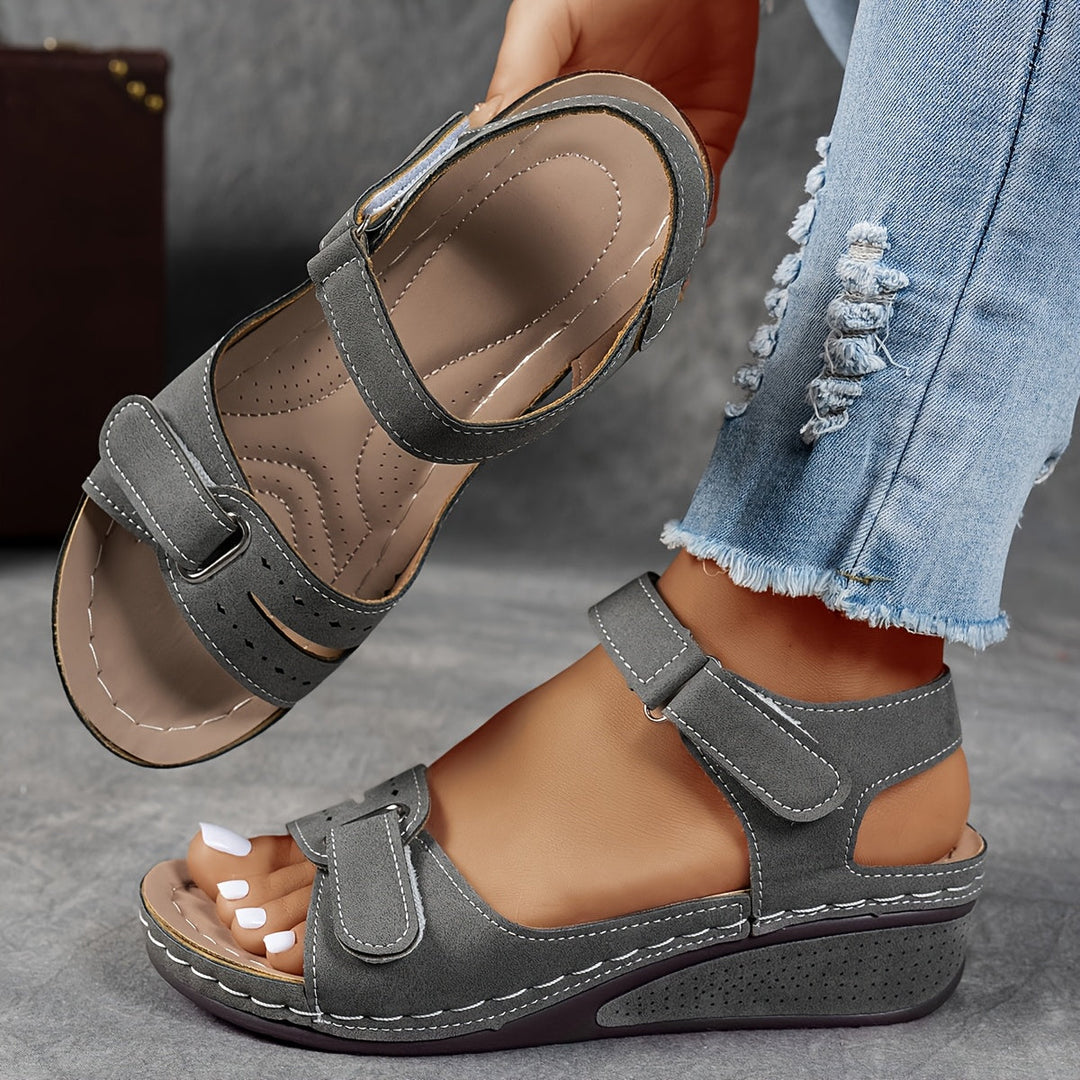 Orthopedic women's casual sandals, perfect for summer. Adjustable straps ensure a custom, comfortable fit.