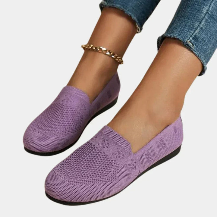 Anti-slip sole of women's orthopedic support shoes, ensuring stability and all-day comfort.