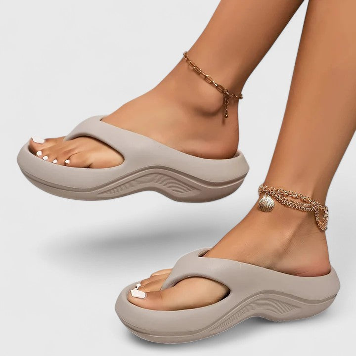 Women's lightweight slide sandals, orthopedic design with arch support for ultimate comfort.