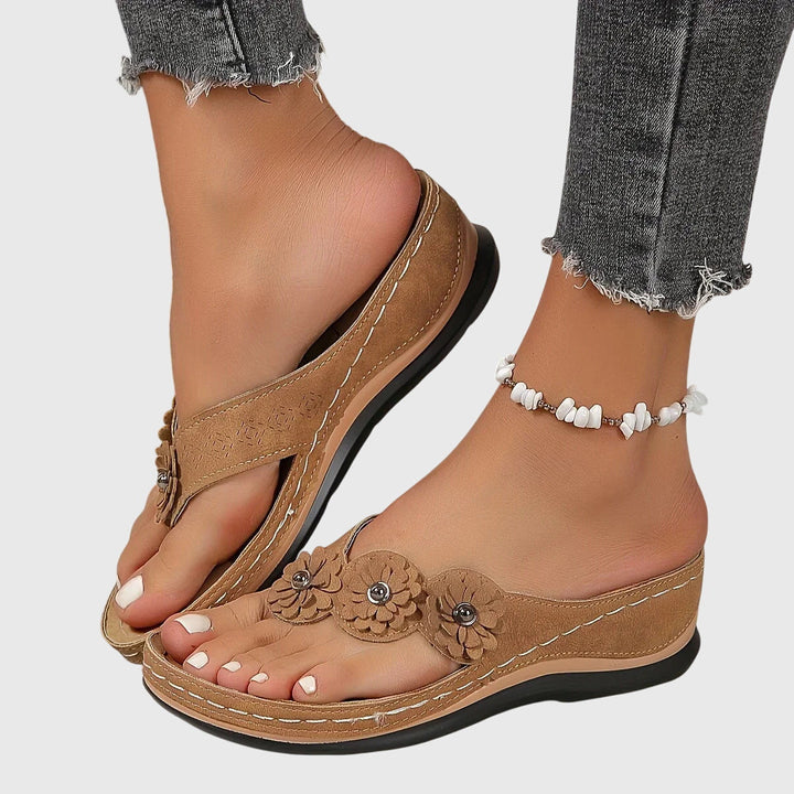 Casual women's orthopedic sandals, great for beach, pool, and everyday summer comfort & support.