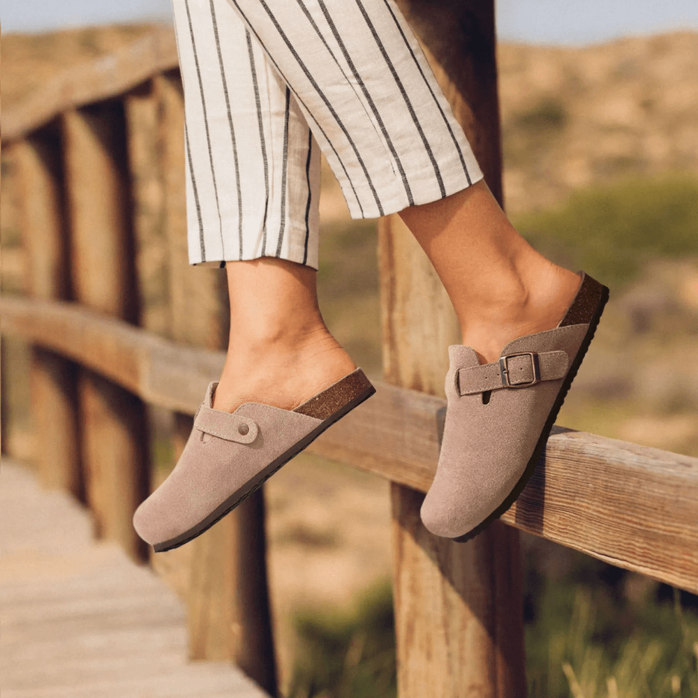 Versatile women's orthopedic slippers, ideal for indoor/outdoor, providing arch & foot pain relief.