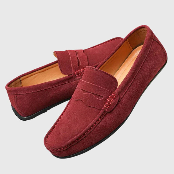 Women's orthopedic loafers in black, designed for all-day comfort and effortless style.