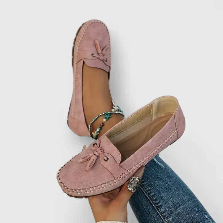 Stylish women's loafers featuring chic tassel & bow details, ideal for both casual & dressy outfits.