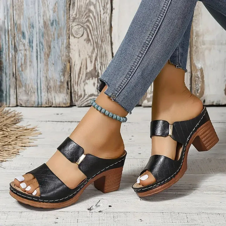 Elegant women's orthopedic quilted platform sandals, comfortable block heel, ideal for dressy summer.