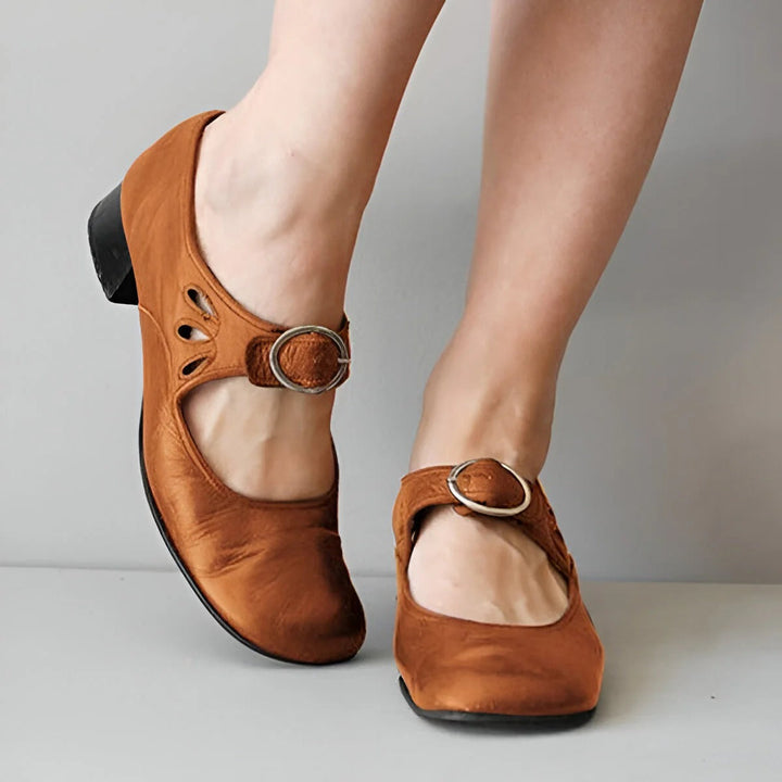 Women's orthopedic sandals, stylish & comfortable, featuring arch support & ergonomic design for daily wear.