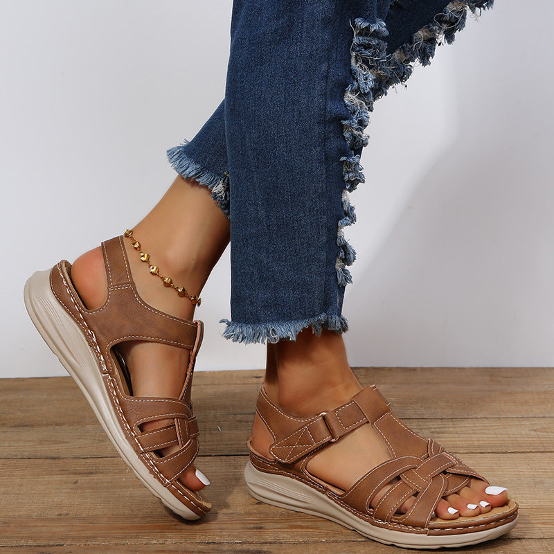 Stylish women's comfort sandals for summer, featuring adjustable straps & orthopedic arch support for casual wear.