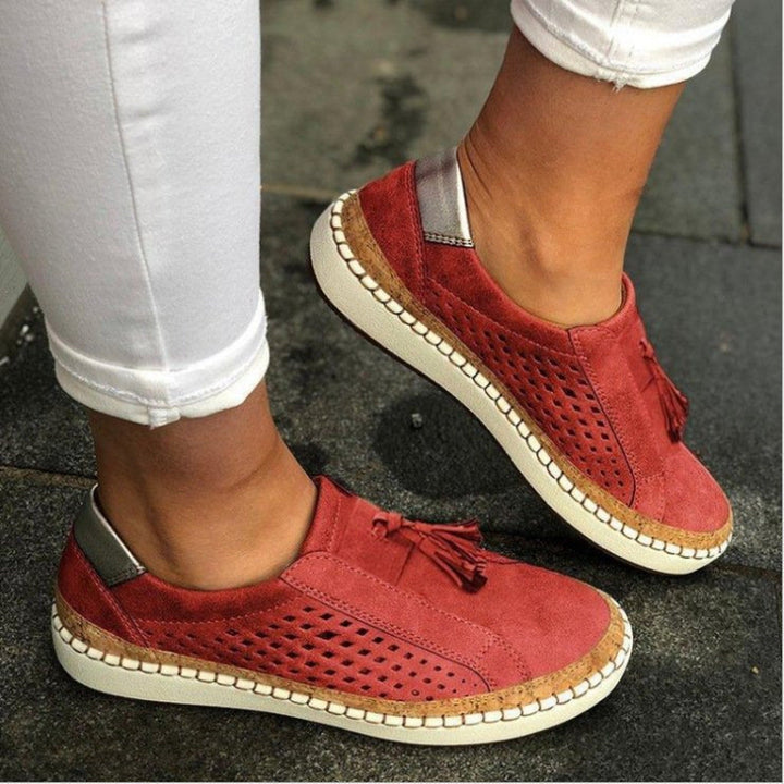 Stylish women's comfort slippers, slip-on design for easy wear, providing excellent arch support & relief.
