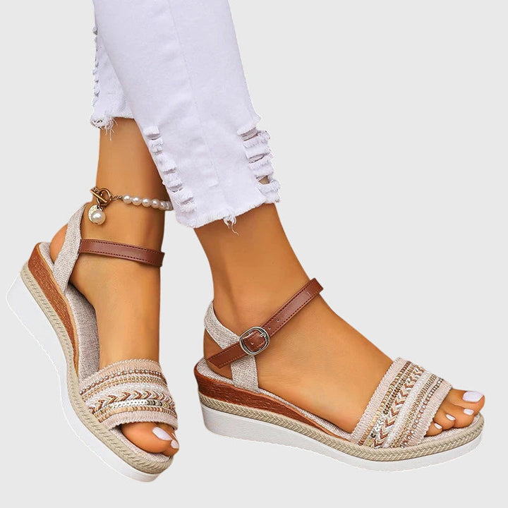 Stylish women's casual summer sandals with adjustable straps, offering a perfect, comfortable fit.
