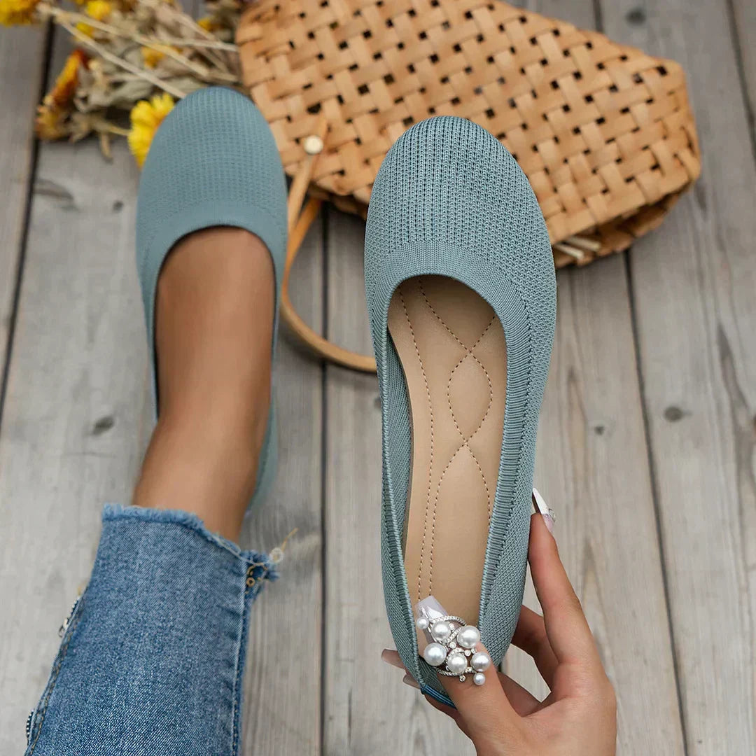 Anti-slip orthopedic women's shoes, breathable, soft sole, designed for comfortable walking & arch support.