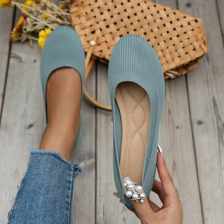 Anti-slip orthopedic women's shoes, breathable, soft sole, designed for comfortable walking & arch support.