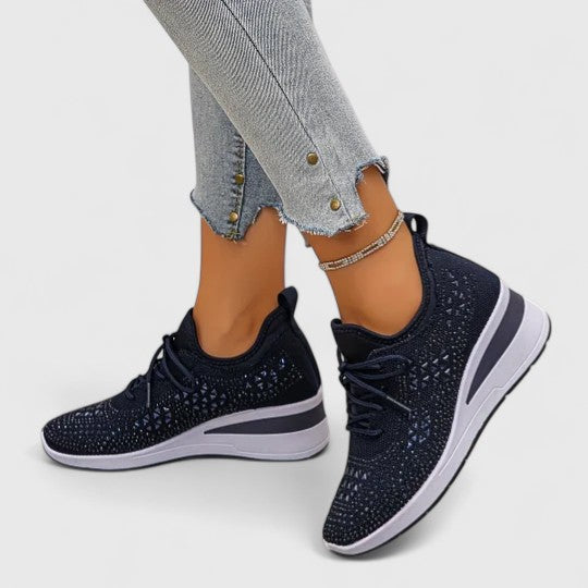 Women's walking sneakers with essential arch support and a wide toe box for maximum comfort.