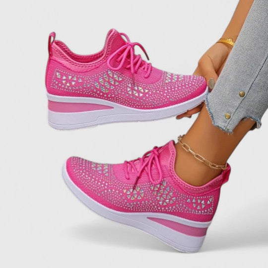 Women's walking shoes, exceptionally comfortable, featuring strong arch support for long distances.