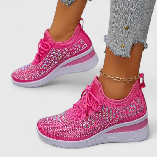 Supportive casual shoes for women, featuring arch support for walking, comfort, and everyday use.