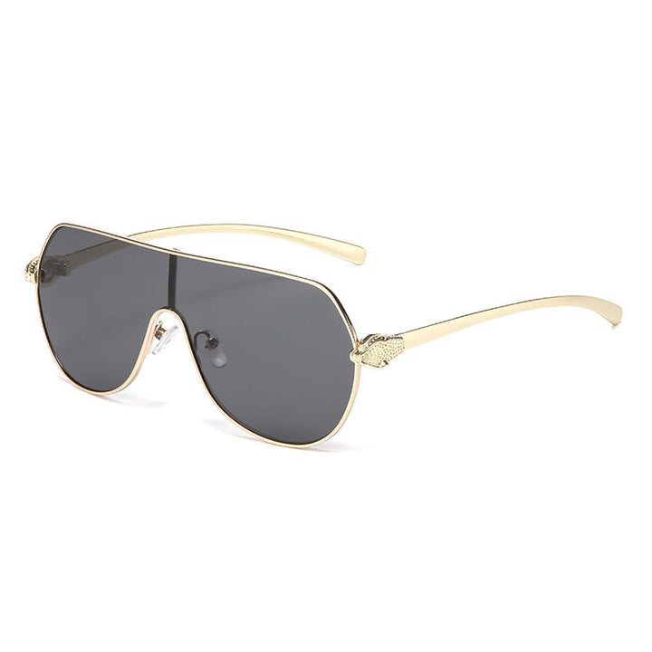 Stylish women's oversized aviator sunglasses, a must-have summer accessory with excellent UV protection.