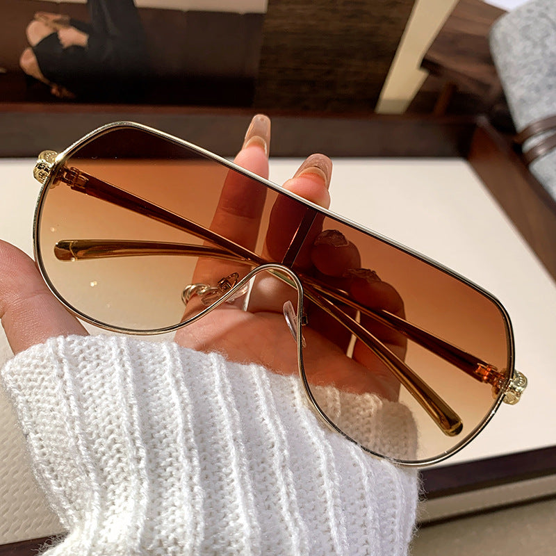 Chic women's oversized aviator sunglasses, modern design and UV protective lenses, perfect fashion eyewear.