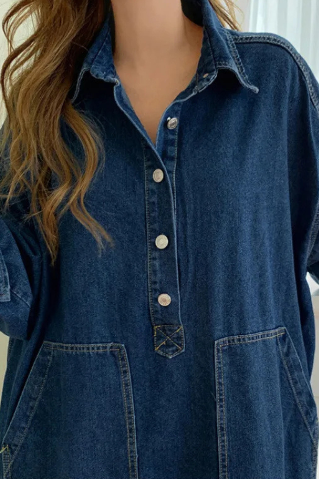Casual women's long sleeve denim maxi dress in an oversized fit. Features a classic collar, front pockets, and a stylish blue wash.