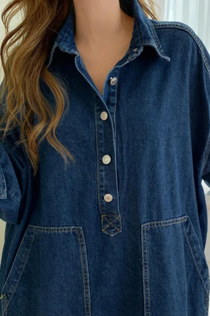Casual women's long sleeve denim maxi dress in an oversized fit. Features a classic collar, front pockets, and a stylish blue wash.