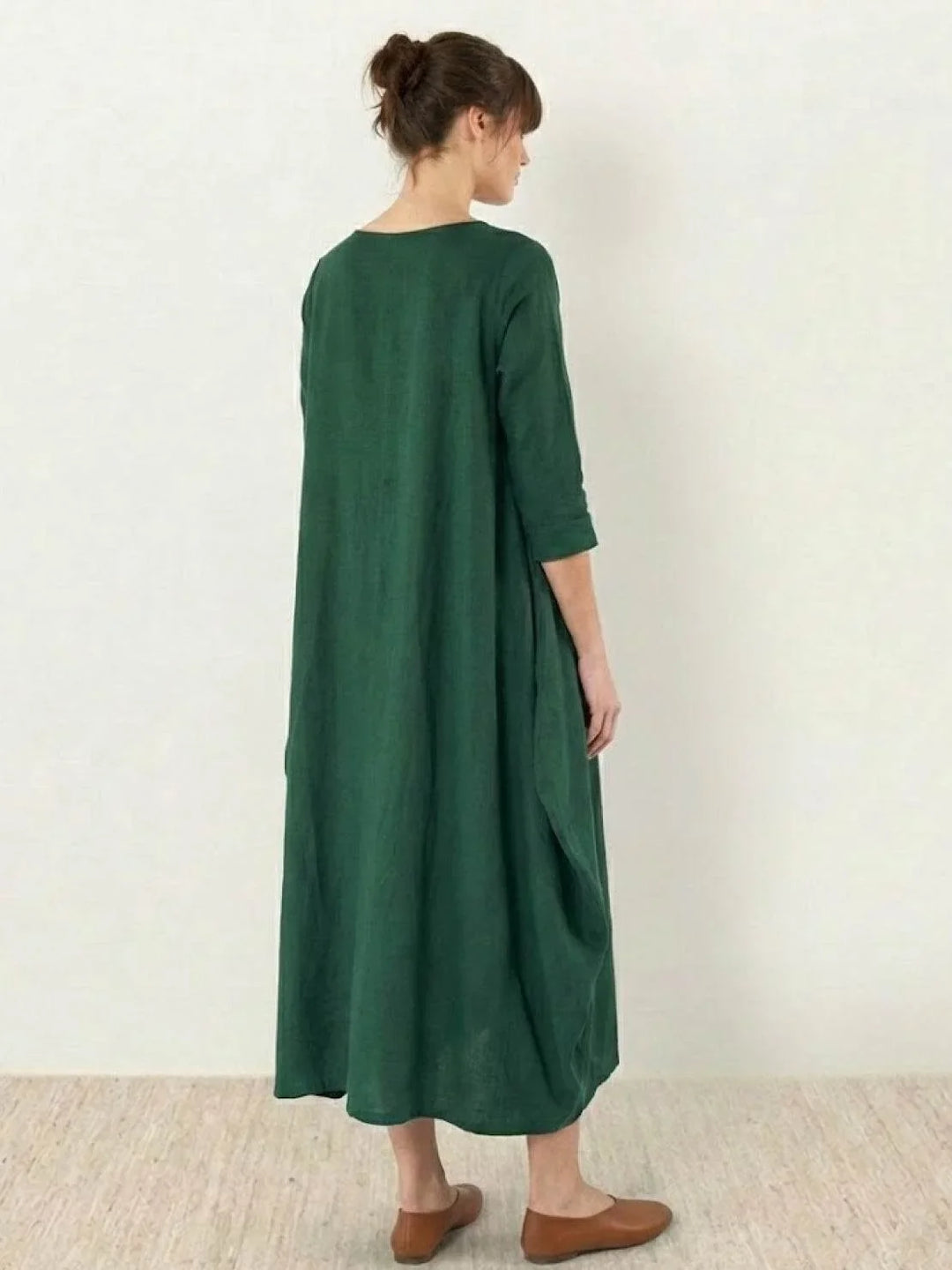 Stylish women's oversized maxi dress with 3/4 sleeves, bohemian print, relaxed summer fashion.
