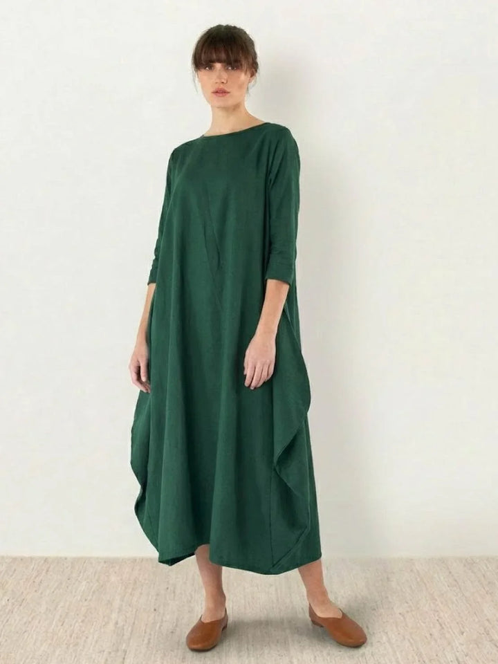 Casual women's flowy maxi dress, 3/4 sleeves, oversized bohemian design, easy to wear comfort.
